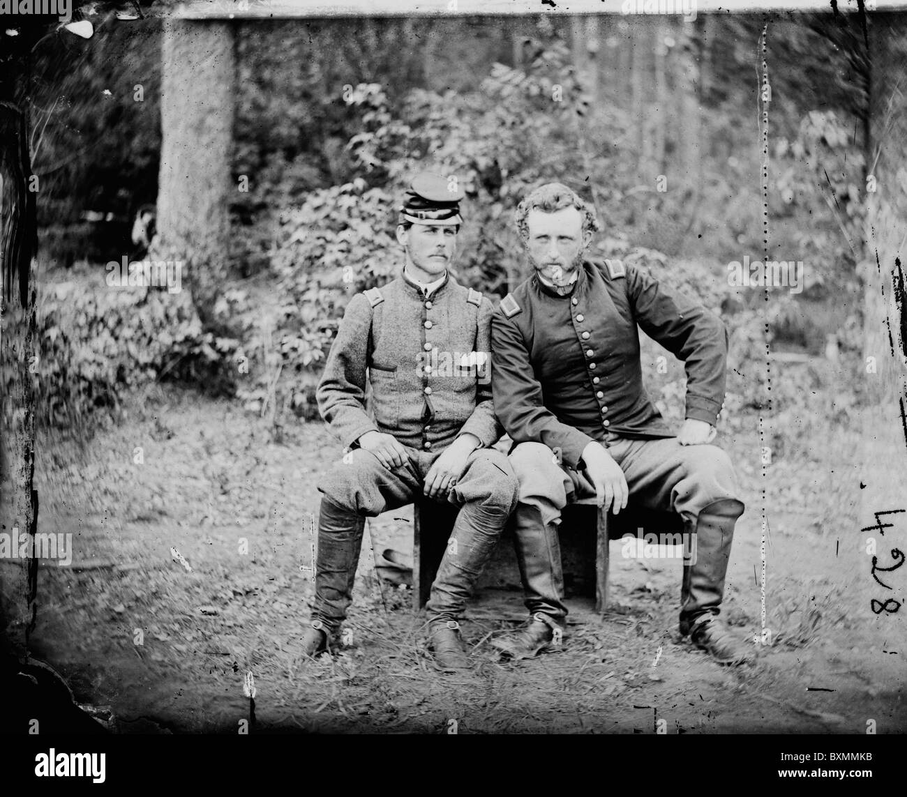 Fair Oaks, en Virginie Le lieutenant James B. Washington, un prisonnier confédéré, avec le capitaine George A. Custer du 5e de cavalerie, U.S.A. war Banque D'Images