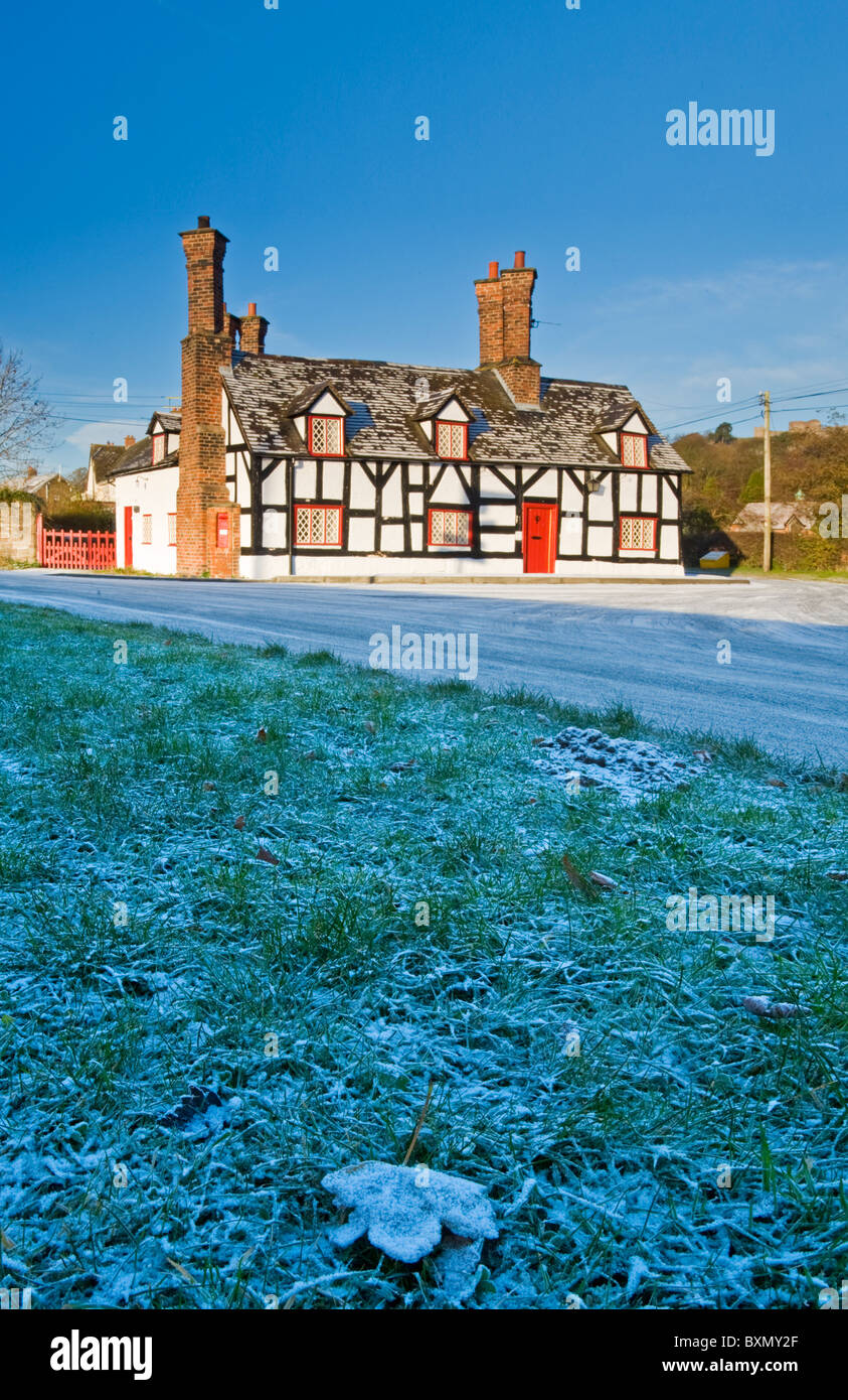 Frosty matin à Smithy Cottage, Chester, Cheshire, Angleterre, RU Banque D'Images