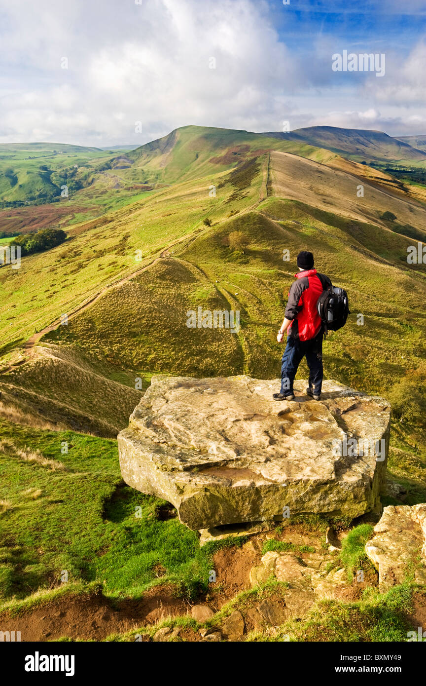 Vue sur la grande arête et espoir Vallée vers Mam Tor, près de Castleton, parc national de Peak District, Derbyshire, Angleterre, RU Banque D'Images