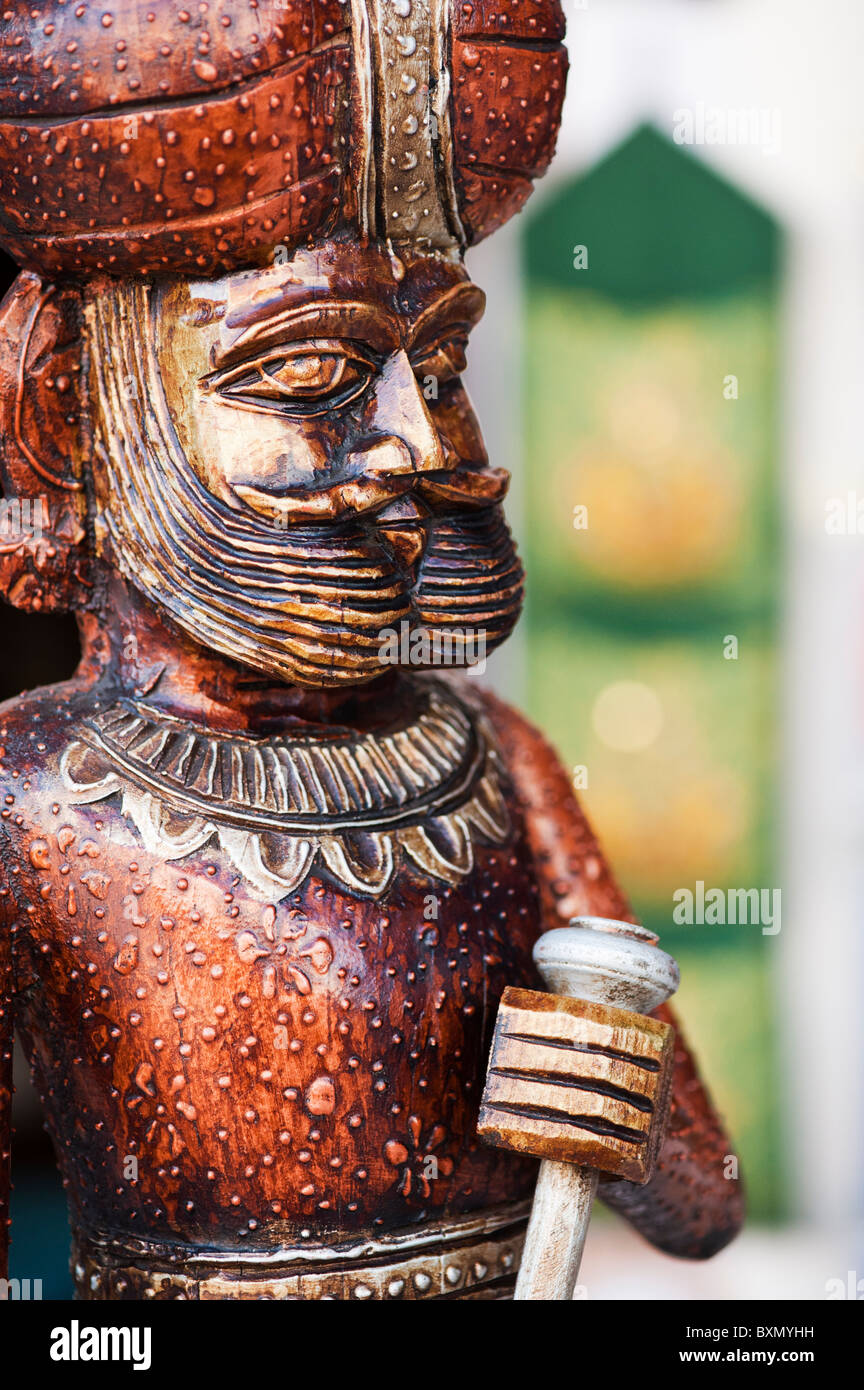 Sculpture en bois de l'homme sikh indien avec turban. L'Andhra Pradesh, Inde Banque D'Images