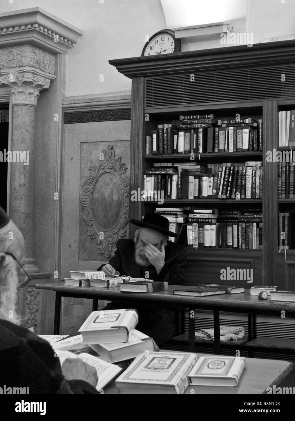 Meron Israël,en prière sur la tombe de Rabbi Shimon Bar Yochai Banque D'Images