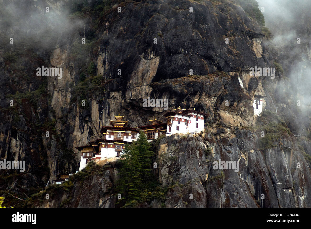 Le nid du tigre, ou de Taktsang, un monastère bouddhiste situé de façon spectaculaire en haut d'une falaise au Bhoutan Banque D'Images