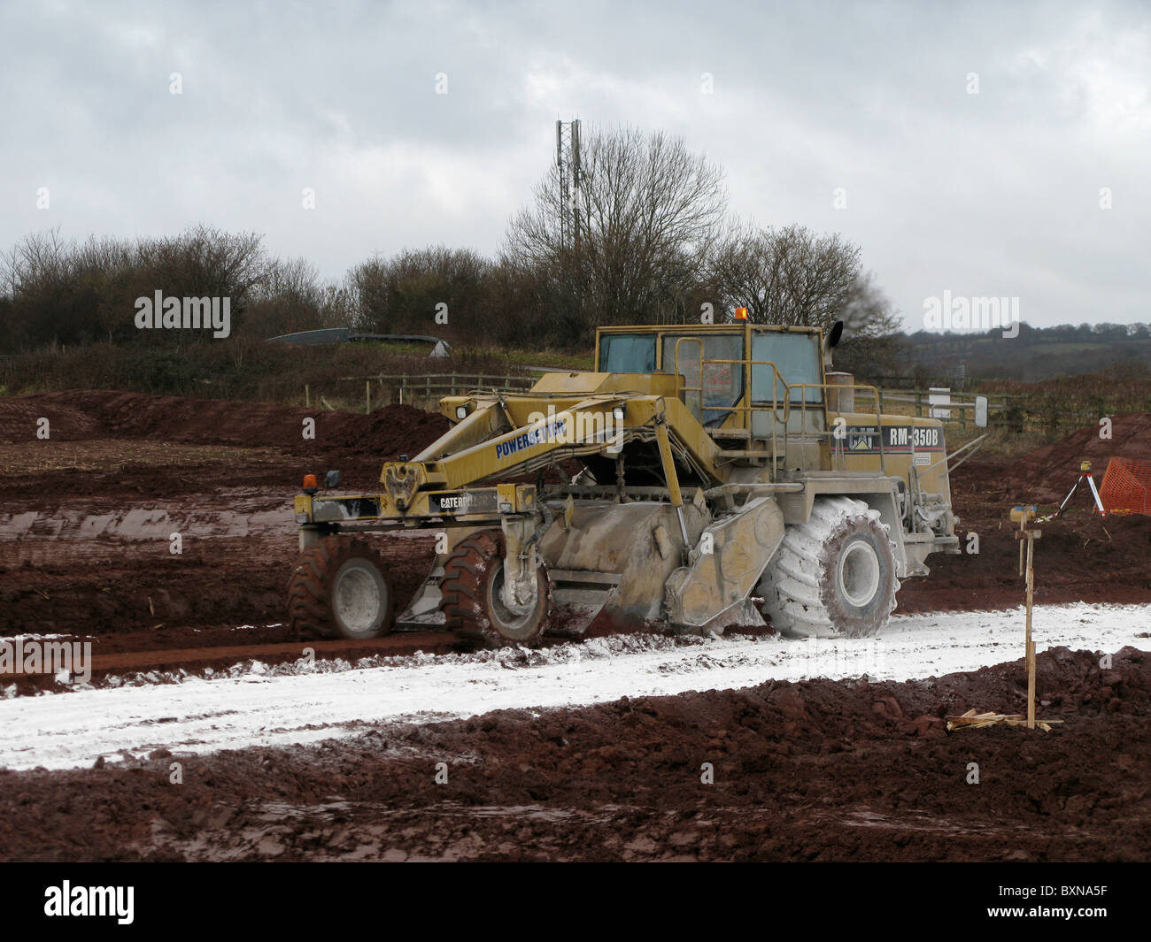 Spécialement adaptés à moteur Caterpillar CAT racloir RM 350B pour la stabilisation du sol de ciment de chaux à Exeter Devon UK Science Park Banque D'Images