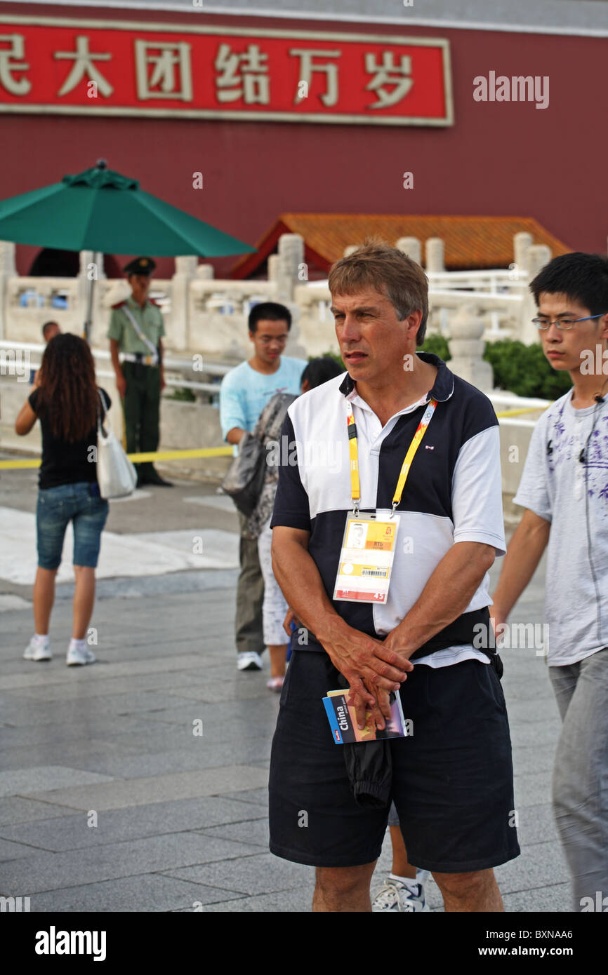 John Inverdale à la place Tiananmen, Pékin, Chine Banque D'Images