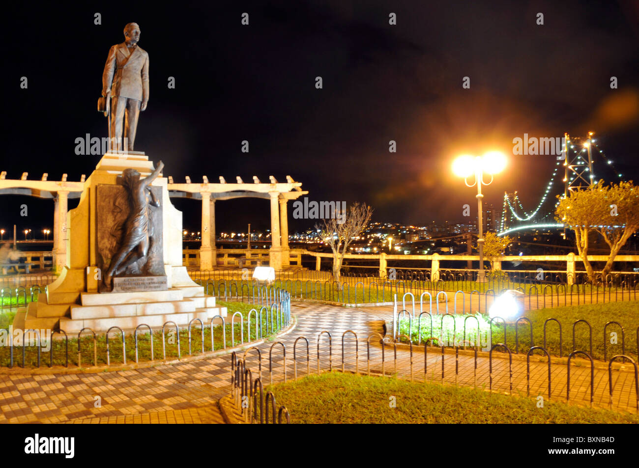Statue Hercilio Luz la nuit, Florianopolis, Santa Catarina, Brésil Banque D'Images