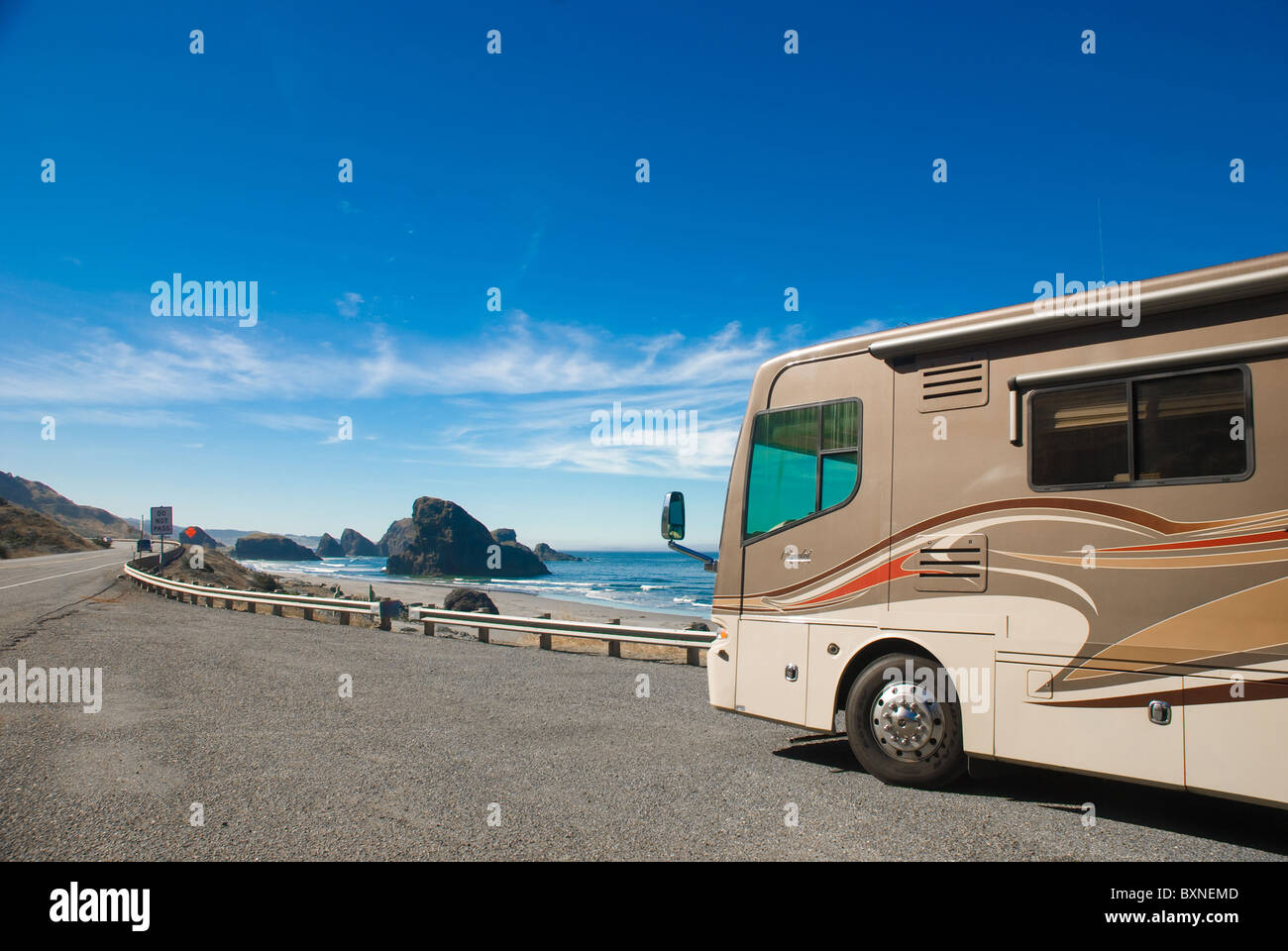 Véhicule de Loisirs aux côtés de l'océan Pacifique, côte de l'Oregon Banque D'Images