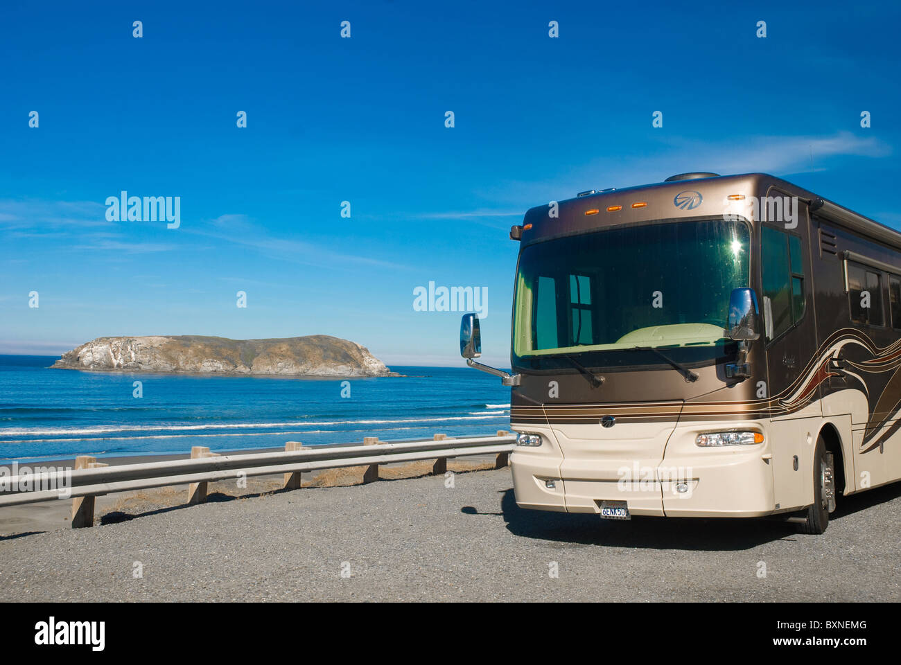 Véhicule de Loisirs aux côtés de l'océan Pacifique, côte de l'Oregon Banque D'Images