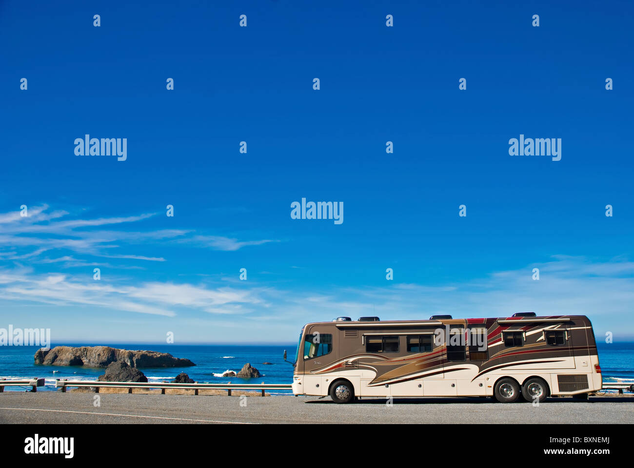 Véhicule de Loisirs aux côtés de l'océan Pacifique, côte de l'Oregon Banque D'Images