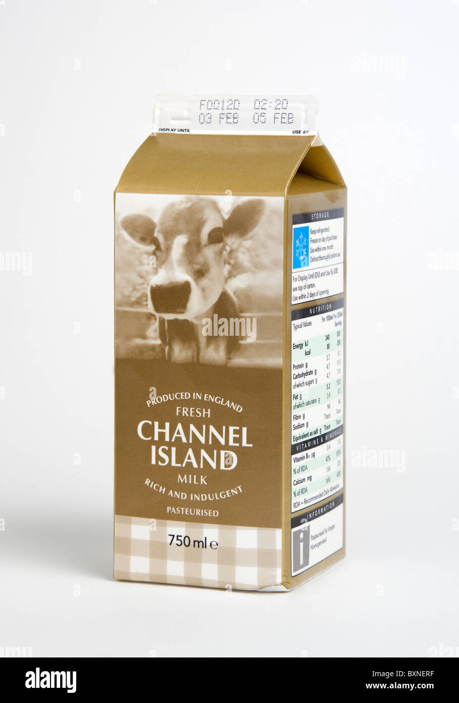 Boire du lait pasteurisé, crème, lait, lait produit dans l'Angleterre de Les îles de la Manche. Banque D'Images