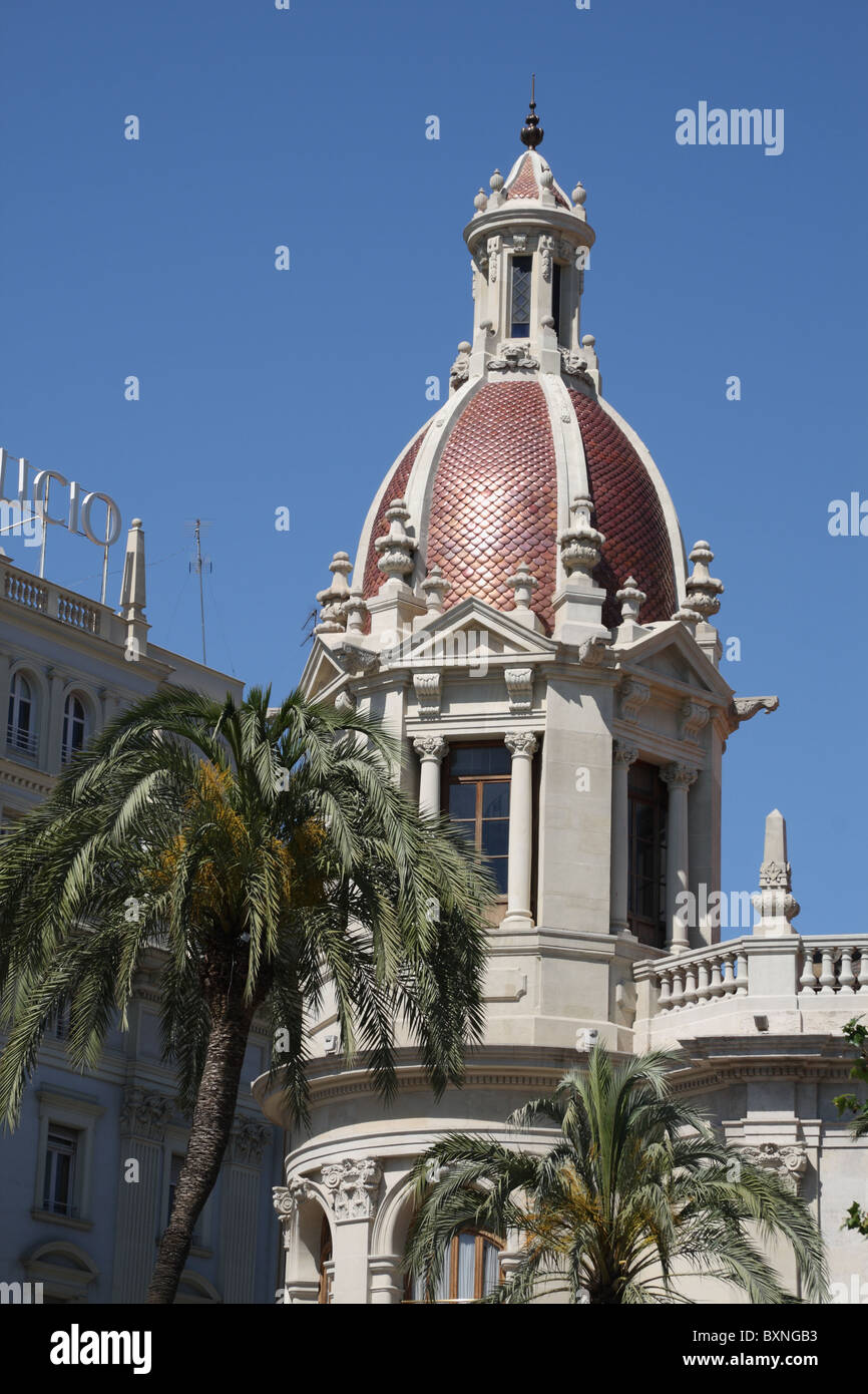 Dôme de l'hôtel de ville dans le centre-ville de Valence Banque D'Images