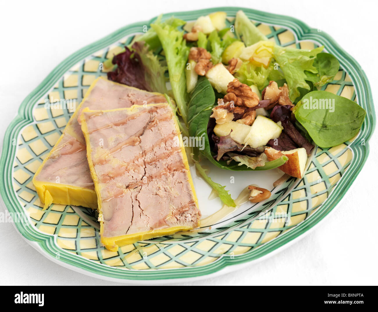 Foie gras à la salade vinaigrette au miel et noix Banque D'Images