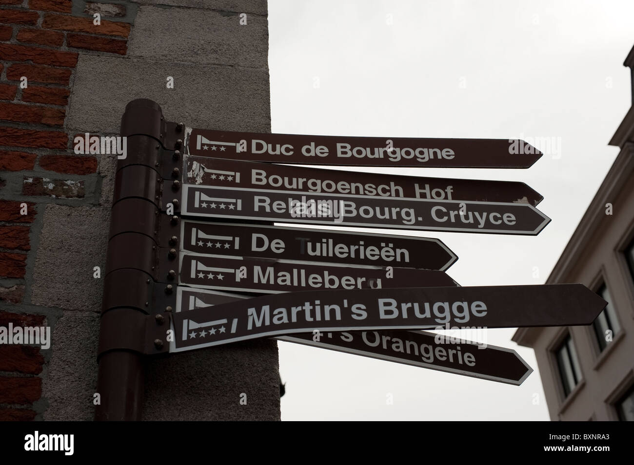 Les indications touristiques Sign in Bruges Banque D'Images