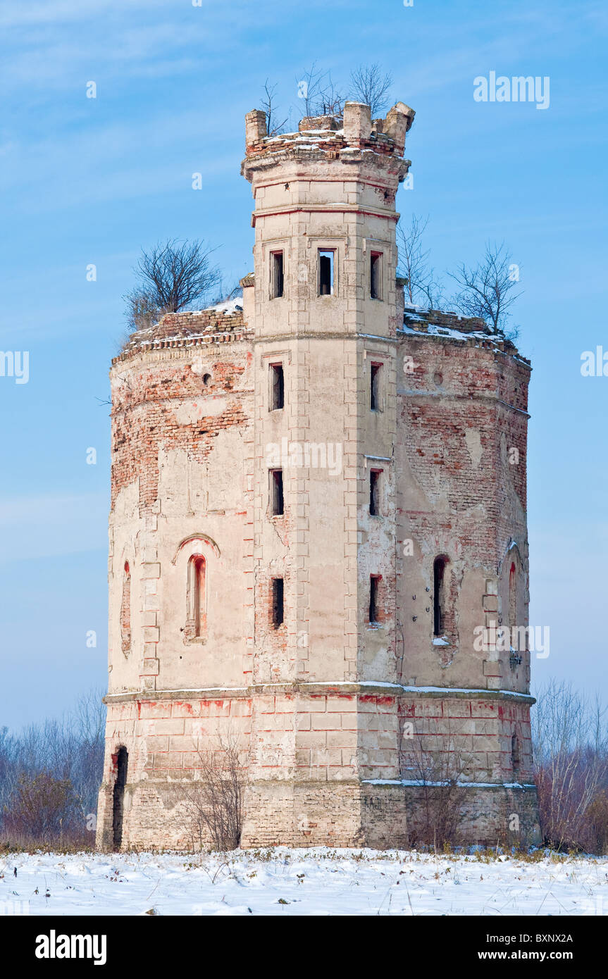 Les ruines d'un château médiéval en Voivodinian Ecka village. Banque D'Images