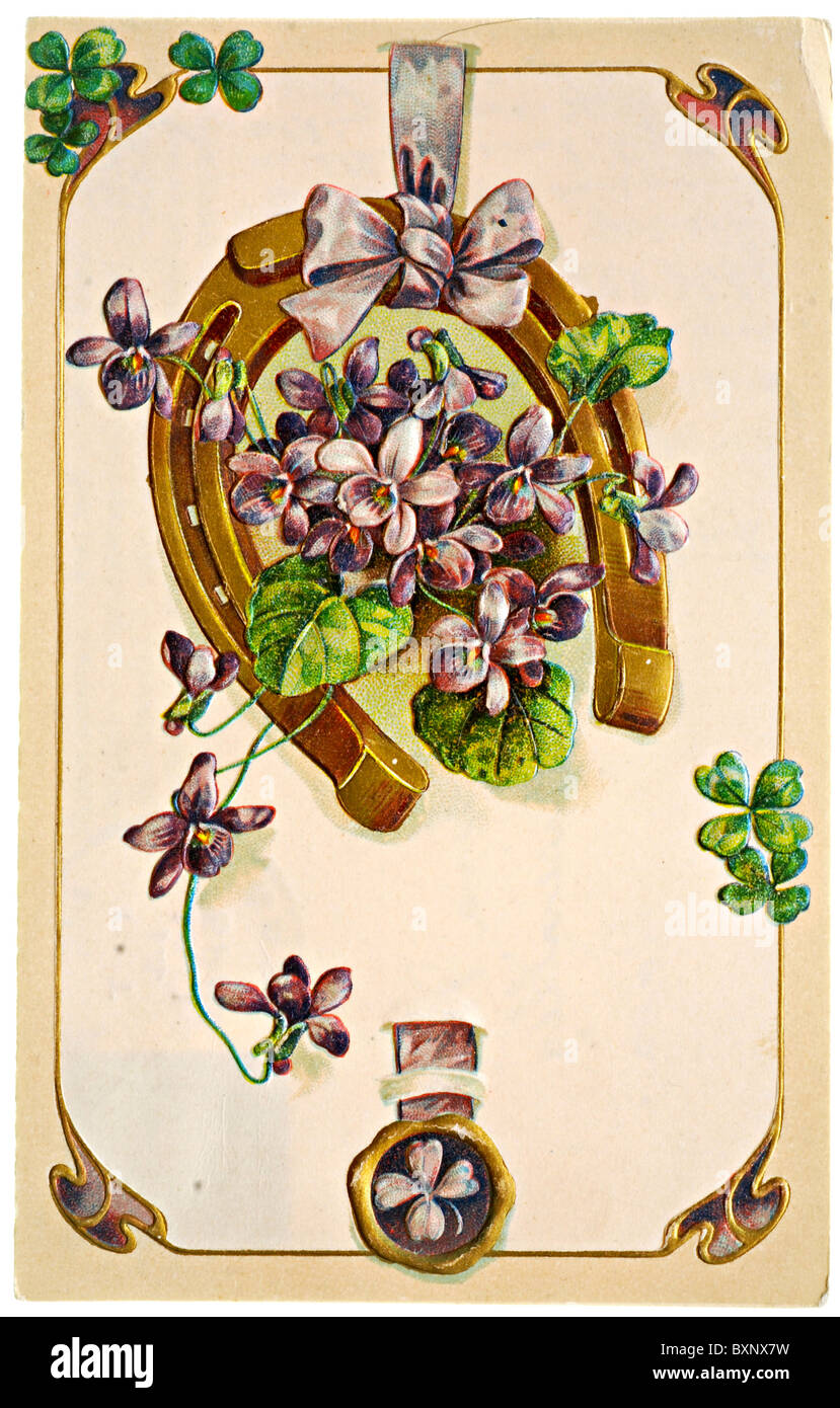 Carte postale vintage de violettes, de trèfles et un fer à cheval Banque D'Images