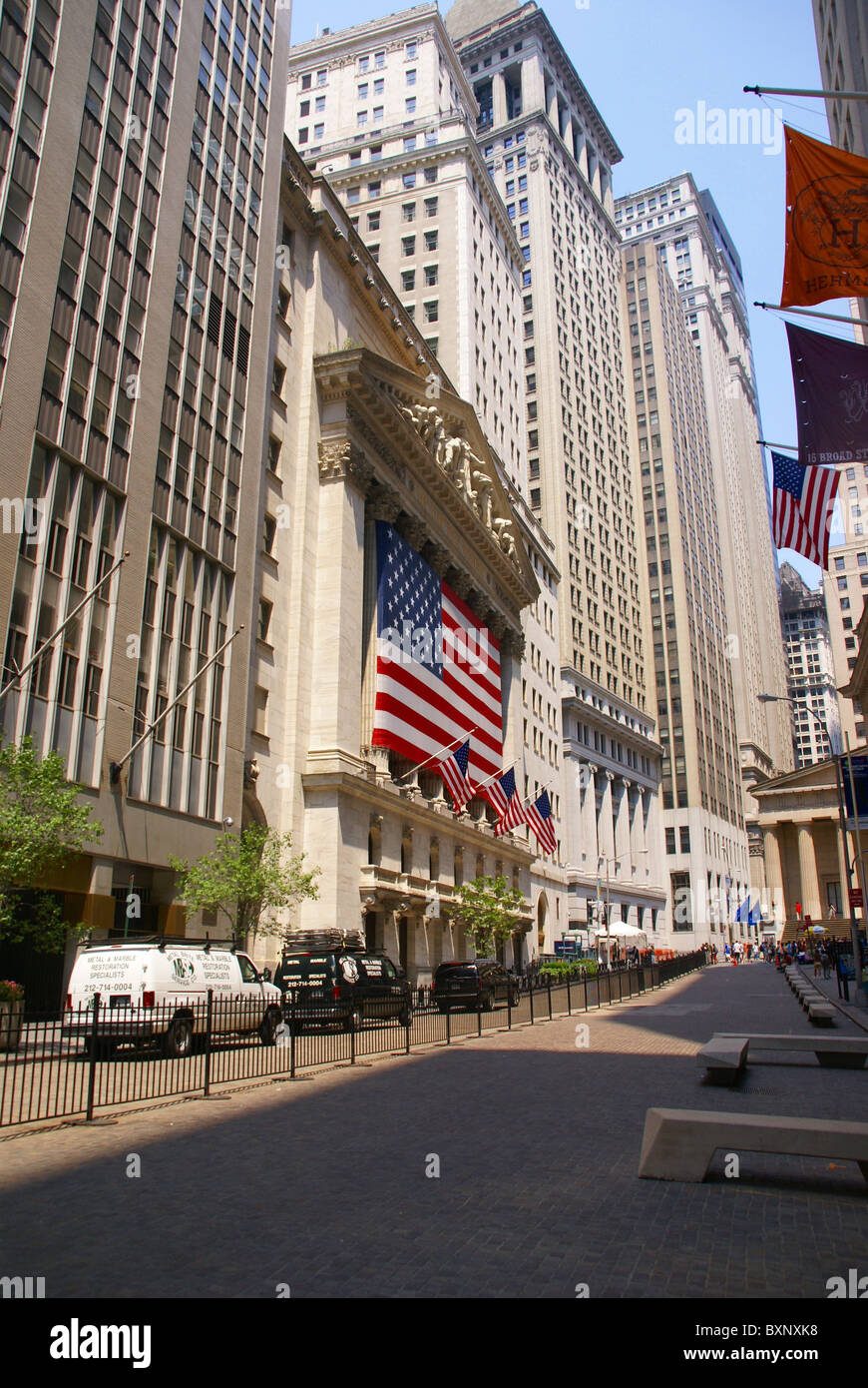 New York Stock Exchange, drapé de drapeaux américain, Wall Street, financial district, New York City Banque D'Images
