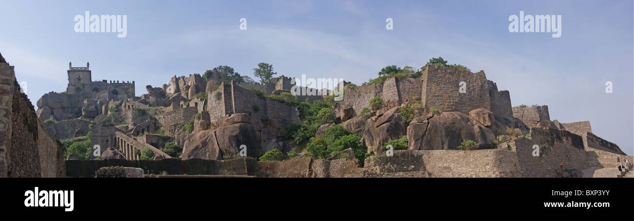 Citadelle massive ruines du fort Golconda, Hyderabad, Andhra Pradesh, Inde, Asie Banque D'Images