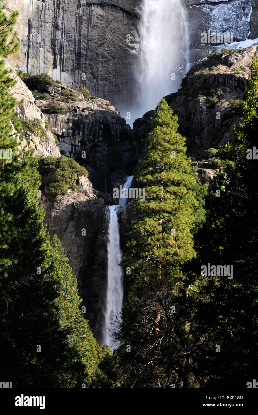 Supérieure et inférieure de Yosemite Yosemite Falls Cascade Yosemite National Park California USA Banque D'Images