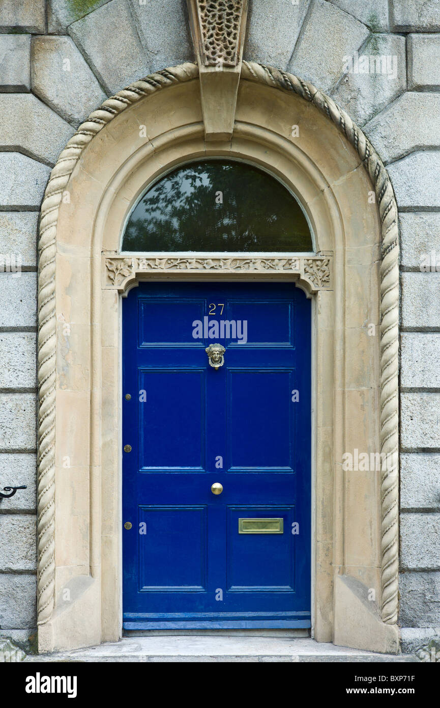 Style architectural géorgien porte avant et porte dans Merrion Square, le centre-ville de Dublin, Irlande Banque D'Images