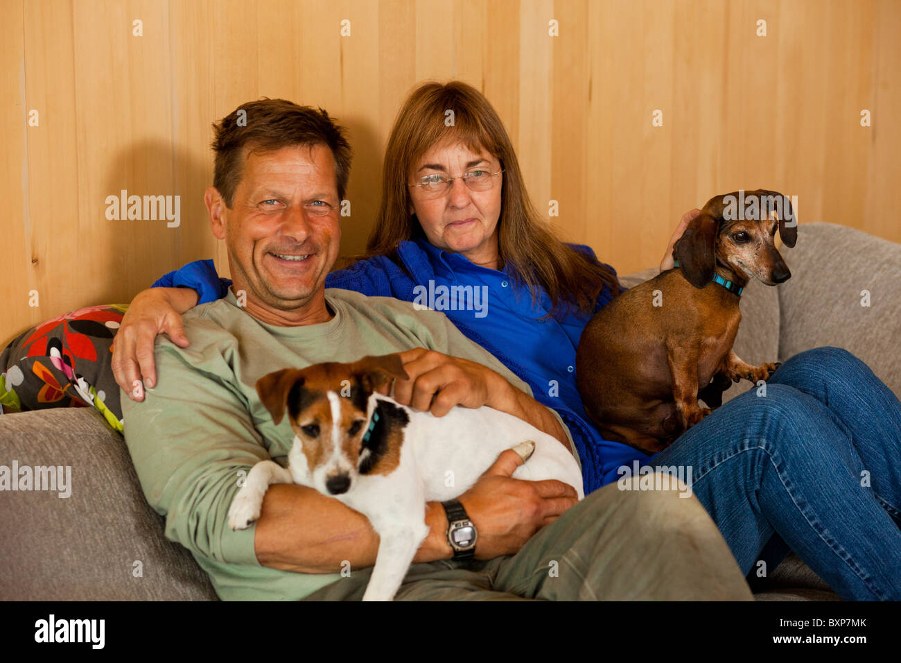 Alaska, Grand Lac, Happy Trails chenil. Martin Buser et son épouse Kathryn Chapoton à la maison. Banque D'Images