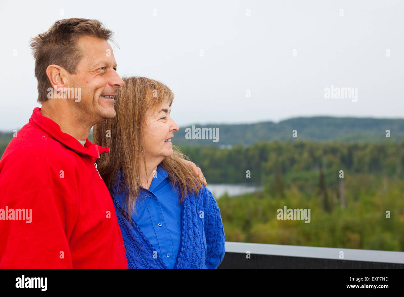Alaska, Grand Lac, Happy Trails chenil. Martin Buser et son épouse Kathryn Chapoton à la maison. Banque D'Images