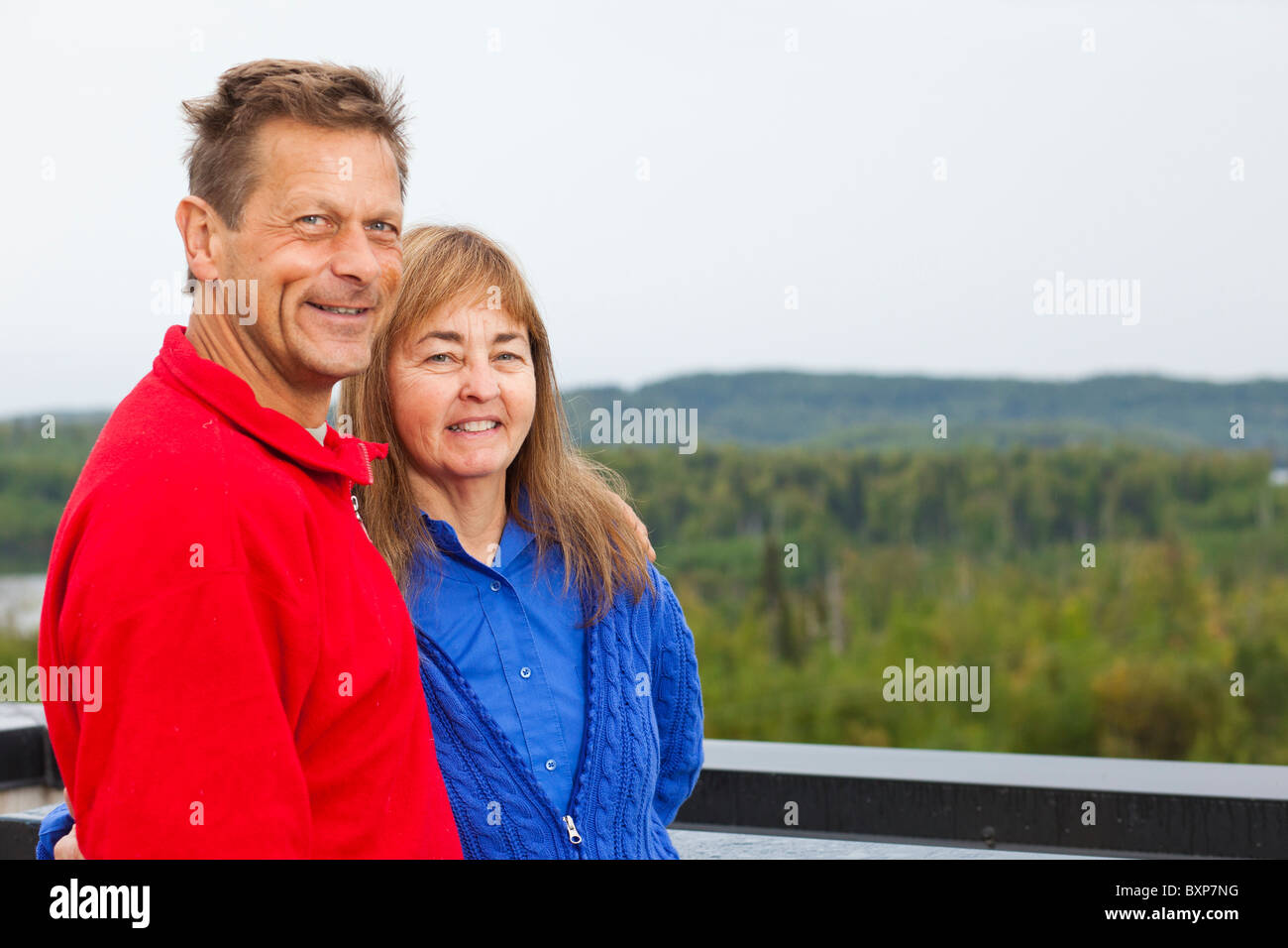Alaska, Grand Lac, Happy Trails chenil. Martin Buser et son épouse Kathryn Chapoton à la maison. Banque D'Images