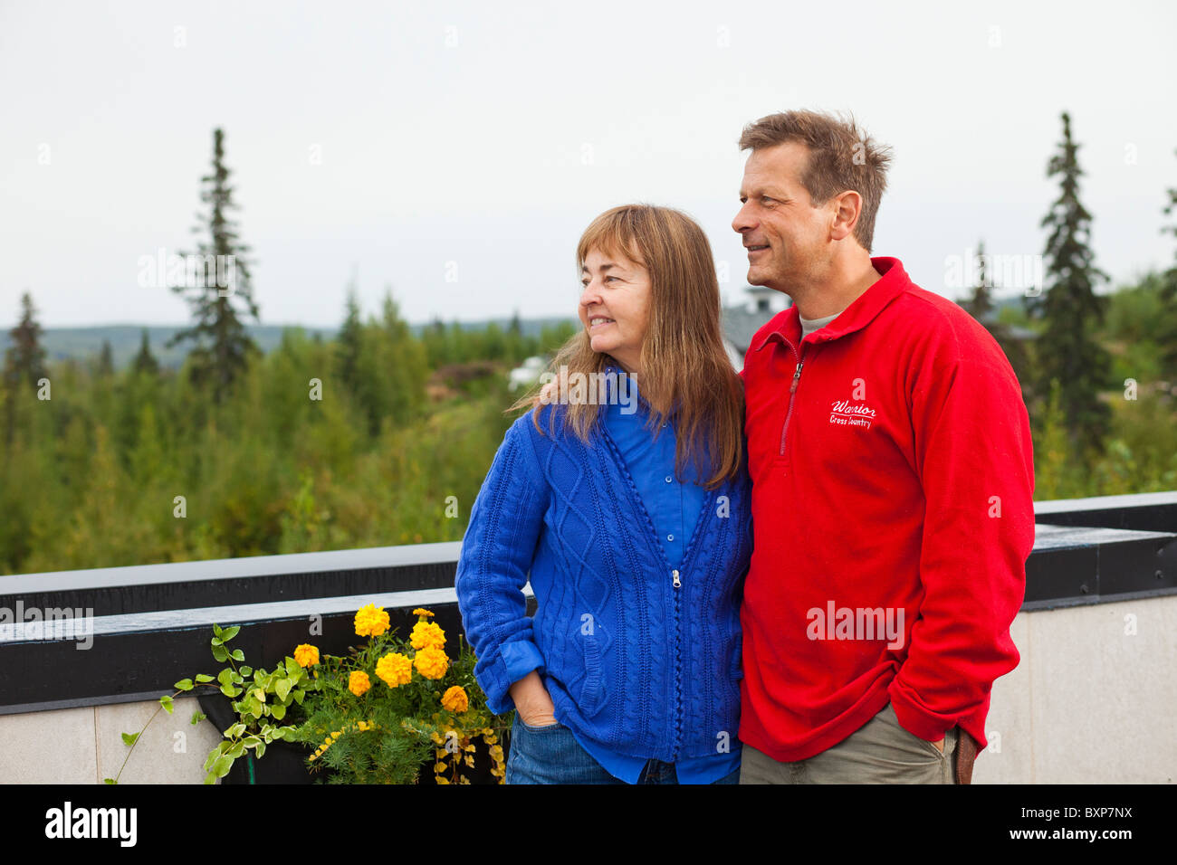 Alaska, Grand Lac, Happy Trails chenil. Martin Buser et son épouse Kathryn Chapoton à la maison. Banque D'Images