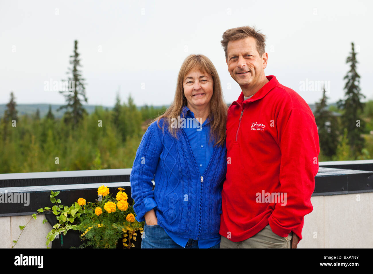 Alaska, Grand Lac, Happy Trails chenil. Martin Buser et son épouse Kathryn Chapoton à la maison. Banque D'Images