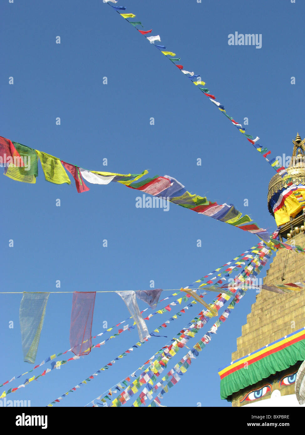 Les drapeaux de prières Bodnath stupa bouddhiste à Katmandou, Népal Banque D'Images Les drapeaux de prières Bodnath stupa bouddhiste à Katmandou, Népal Banque D'Images