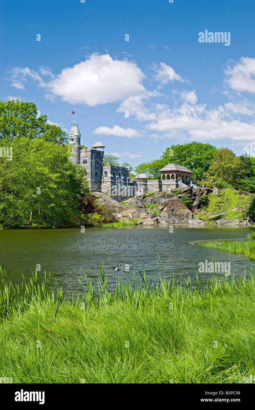 Château Belvedere et Turtle Pond, Central Park, New York City. Banque D'Images