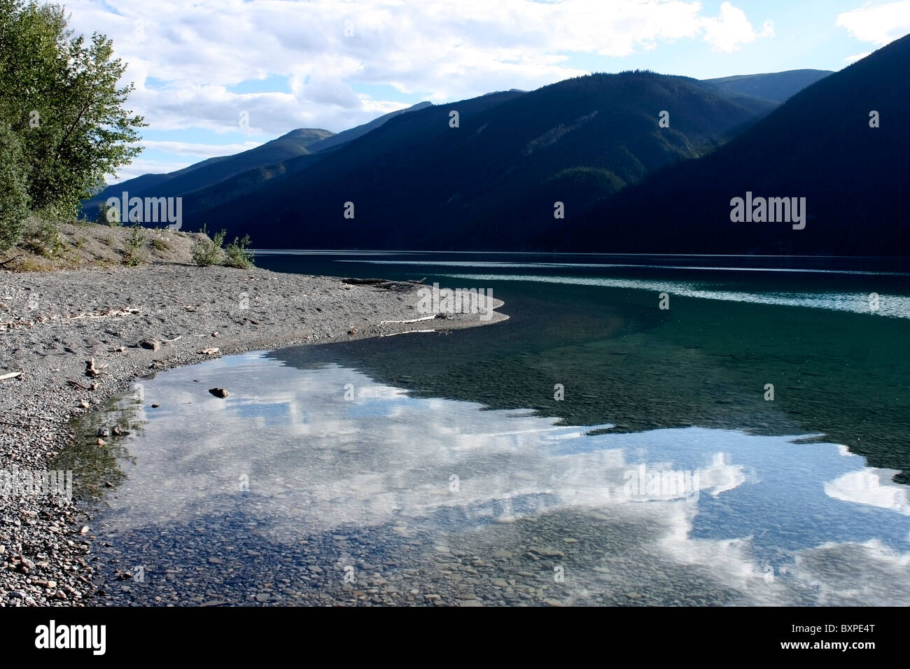 Crystal Clear Muncho Lake Banque D'Images