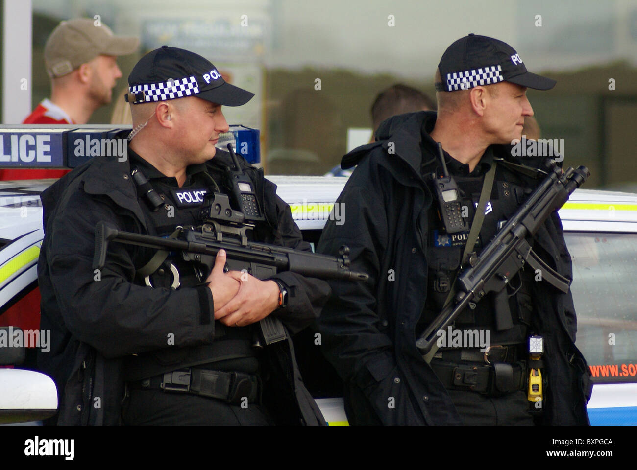 Une attaque terroriste, des policiers armés sur les rues du Royaume-Uni Banque D'Images