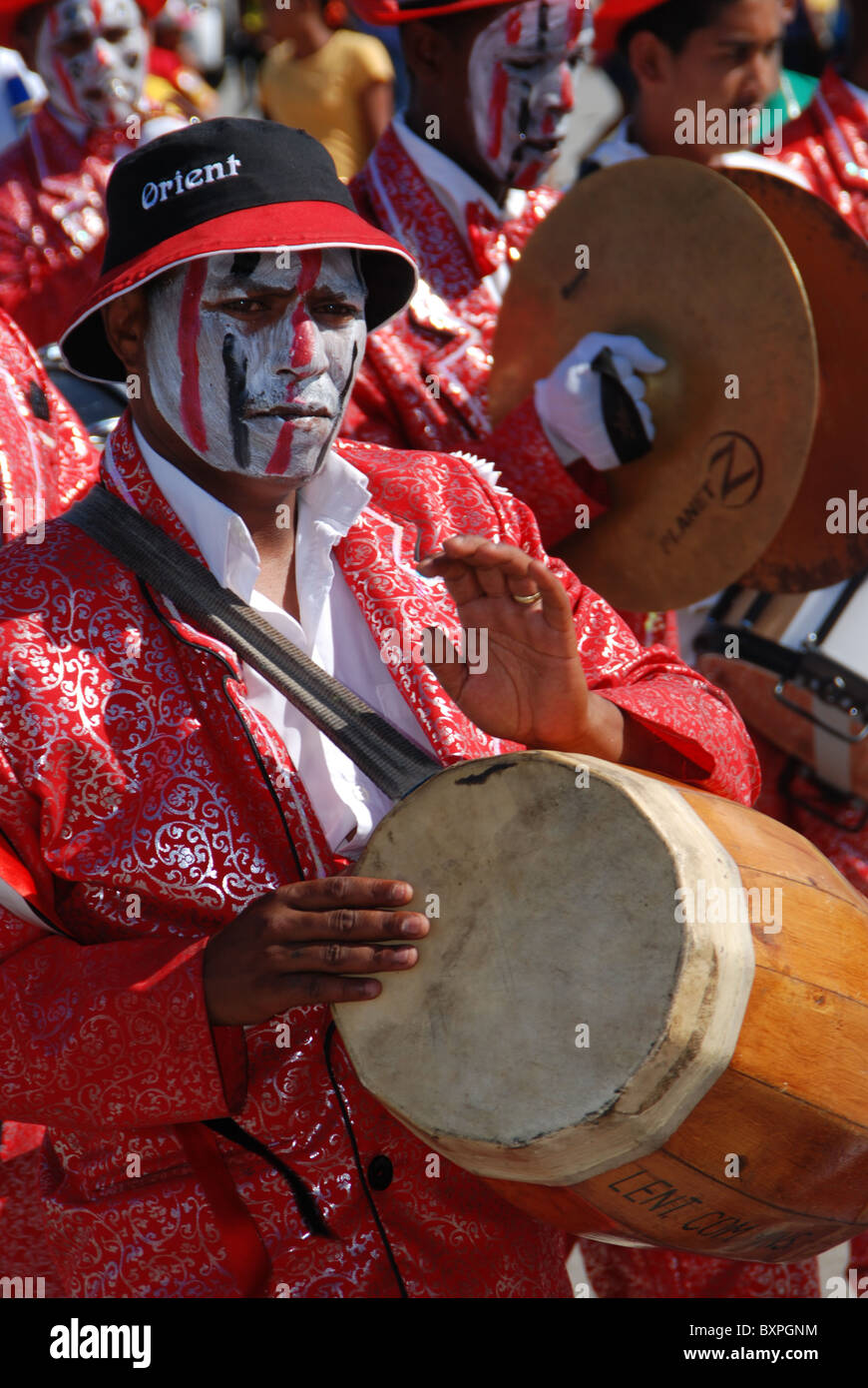 Des musiciens colorés dans un défilé, Port Elizabeth, Afrique du Sud Banque D'Images