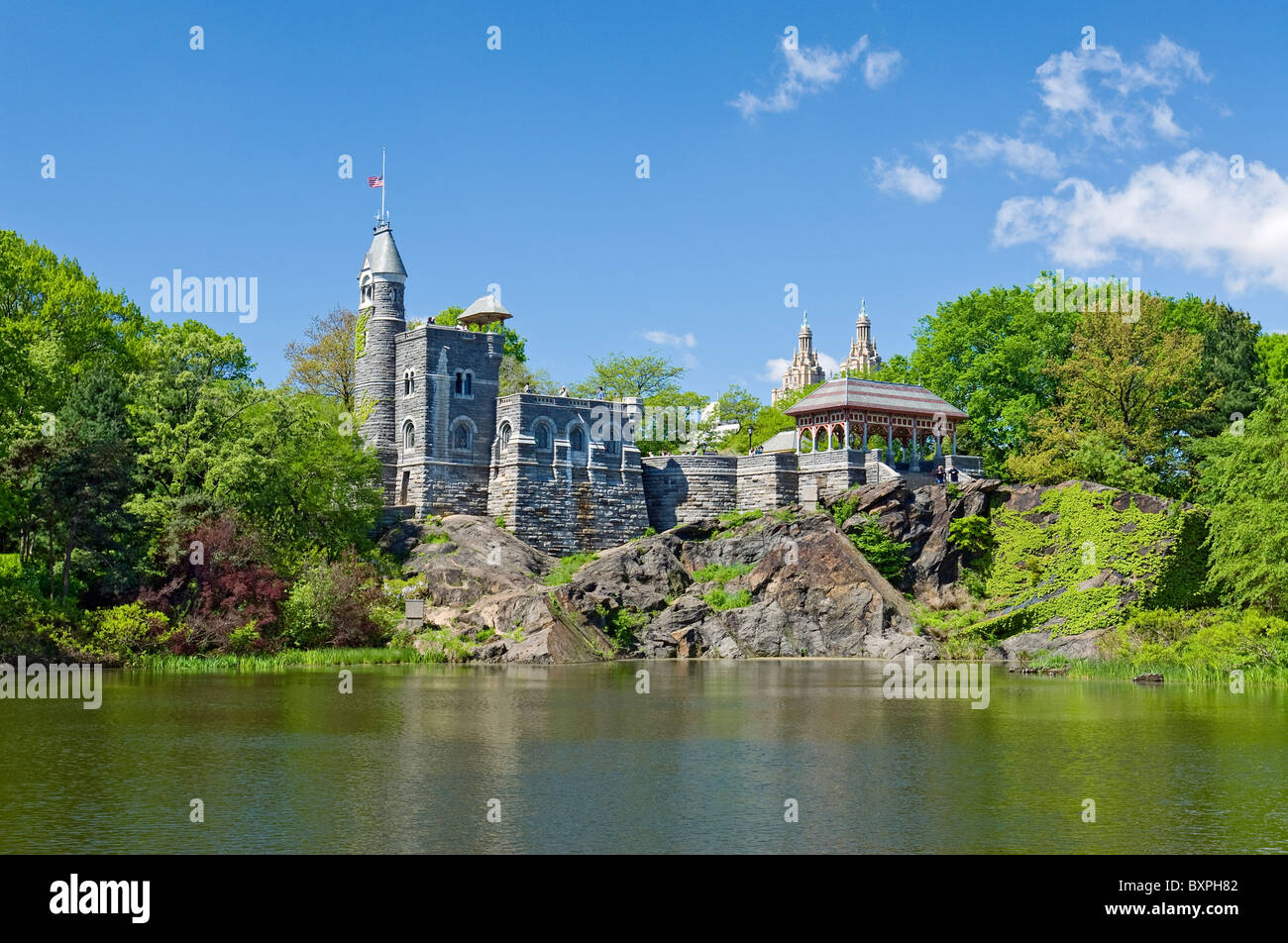 Château Belvedere et Turtle Pond, Central Park, New York City. Banque D'Images