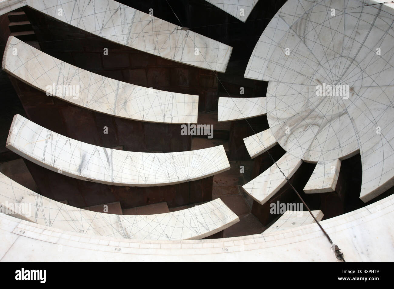 La Jai Prakash Yantra à observatoire Jantra Mantar Jaipur, Rajasthan, Inde Banque D'Images