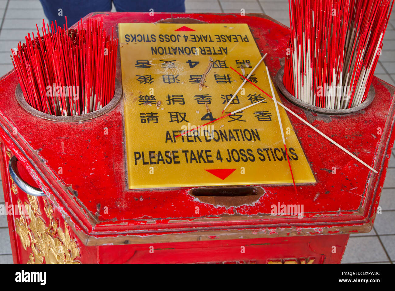 Joss sticks à vendre par don au Temple de Thean Hou, Kuala Lumpur, Malaisie Banque D'Images