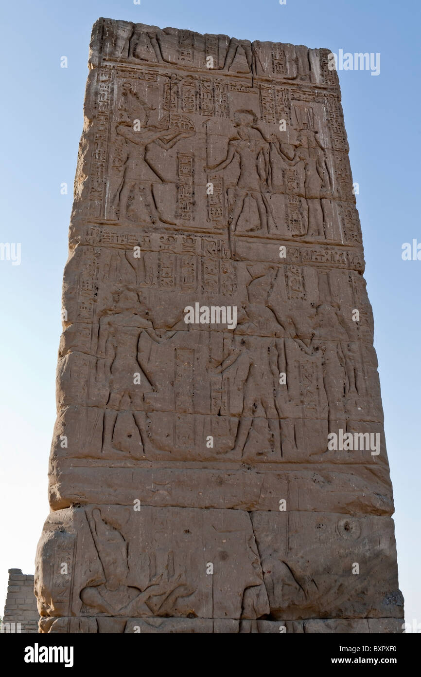 Pylône au Temple de Deir el-Shelwit dédié à la déesse Isis, près de Malkata, Cisjordanie, Luxor, Egypte Banque D'Images