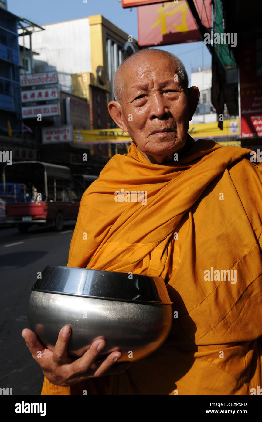 Ancien moine bouddhiste Chinatown à Bangkok Banque D'Images