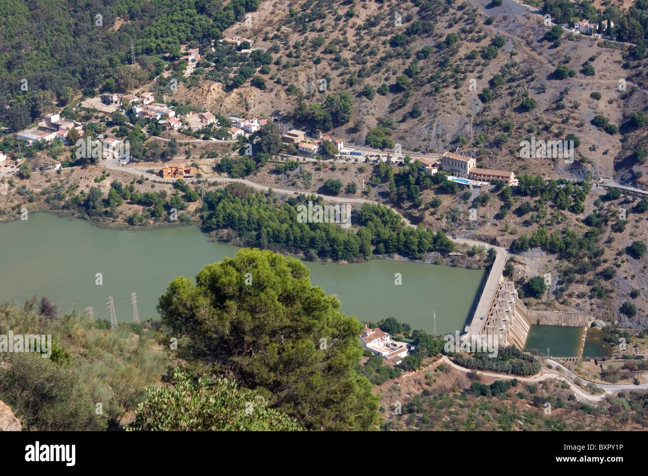 El Chorro, Alora, Malaga, Espagne. Vue aérienne vers le bas pour le barrage. Banque D'Images
