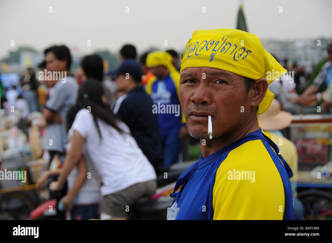 Pilote de Dragonboat fumer une cigarette Banque D'Images