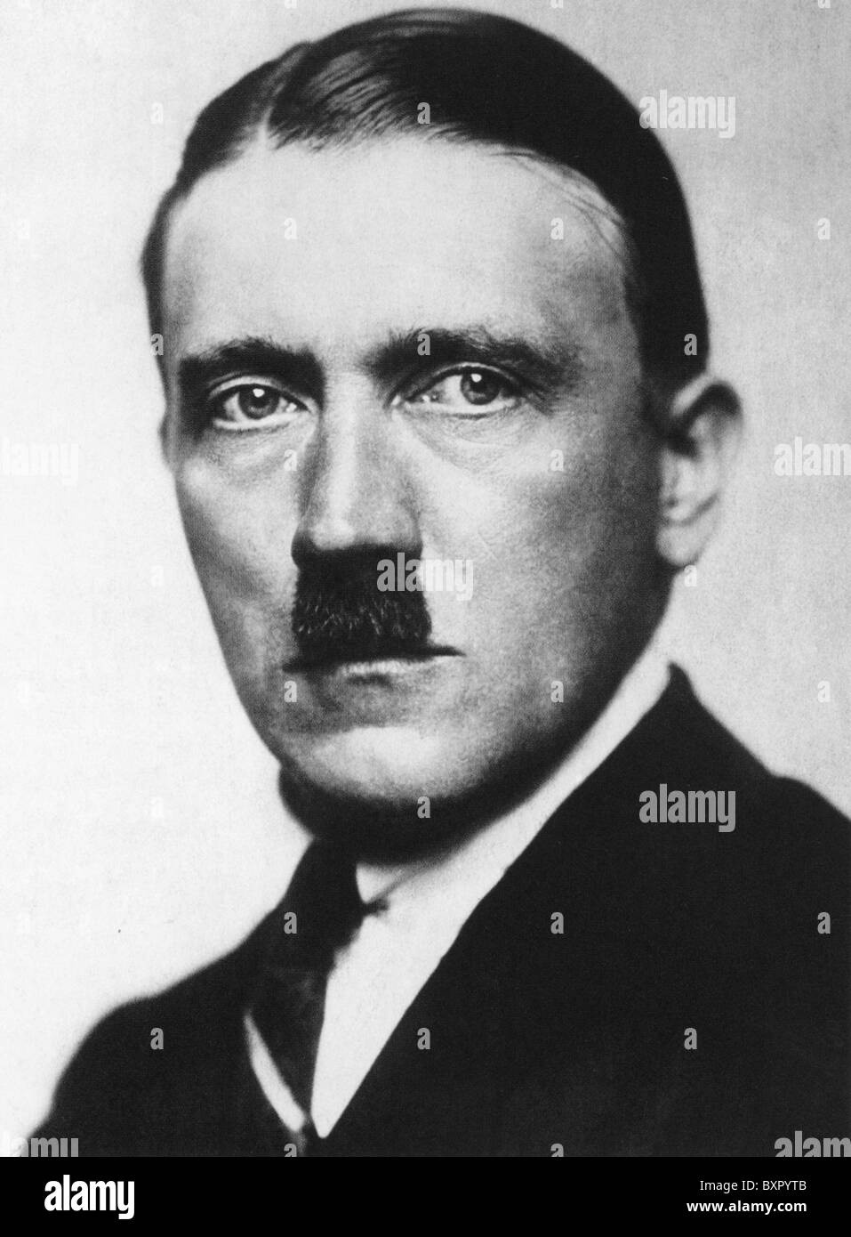 ADOLF HITLER (1889 - 1945) chef du parti nazi allemand, ici en 1923 Banque D'Images