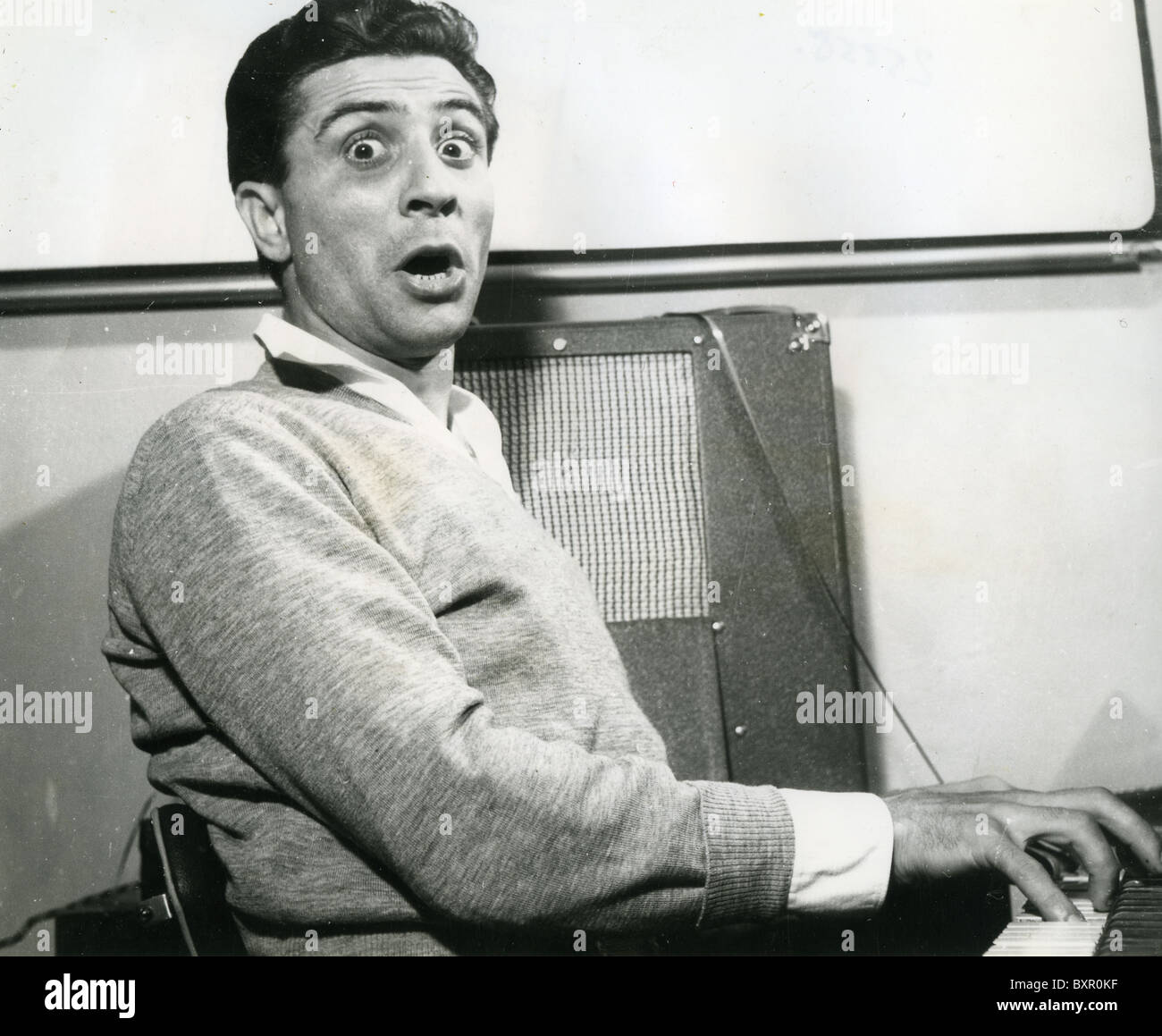 Gilbert Becaud 1927 2001 French Singer Banque De Photographies Et D gilbert-becaud-1927-2001-french-singer-banque-de-photographies-et-d