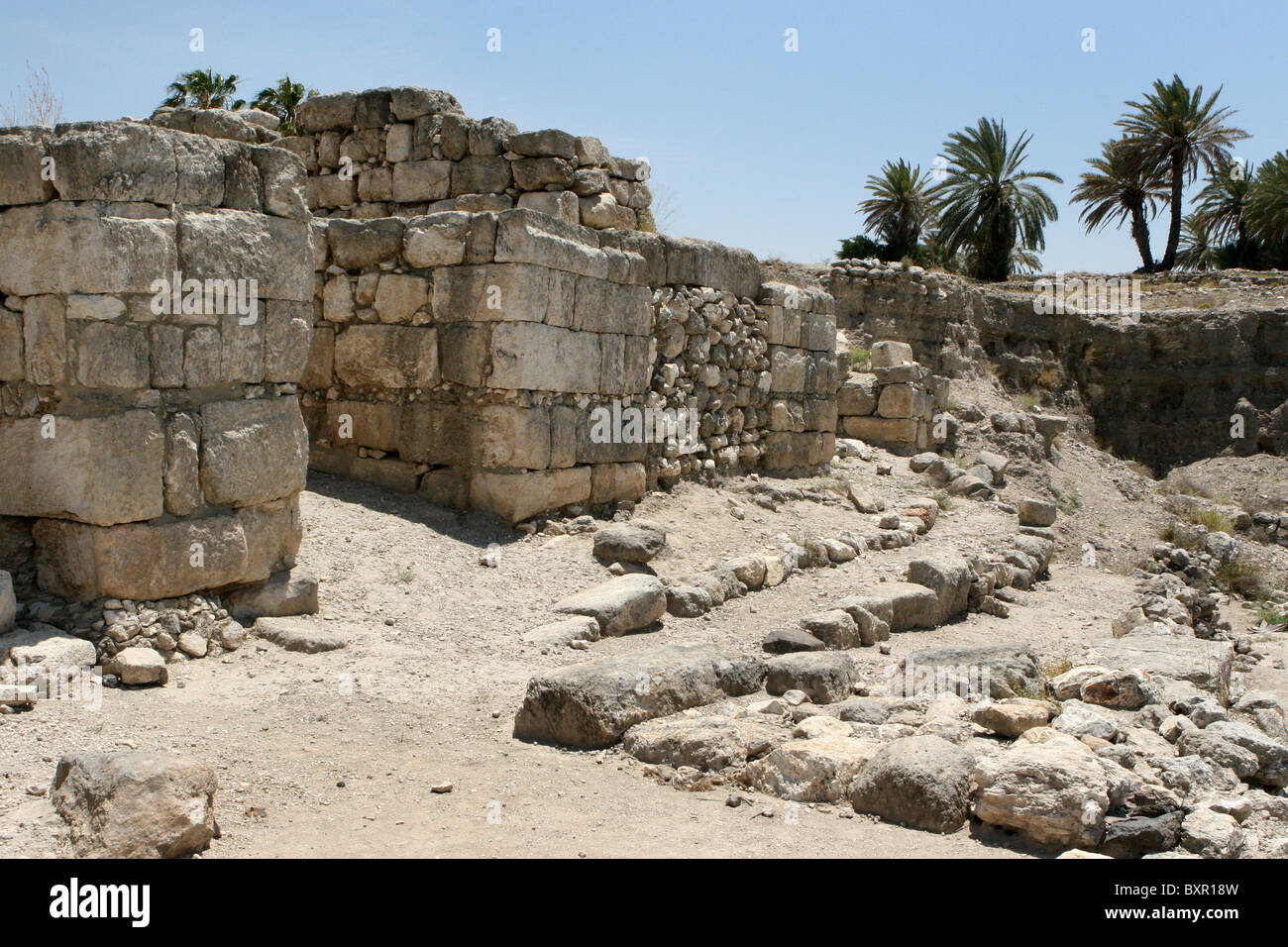 Fouilles sur le site de l'ancienne ville de Tel Megiddo qui surplombe la vallée d'Armageddon, Israël. Banque D'Images