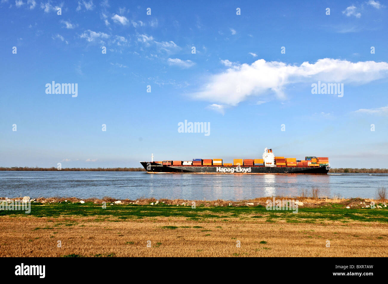 Porte-conteneurs sur la rivière du Mississippi, de la Nouvelle-Orléans, Louisiane Banque D'Images