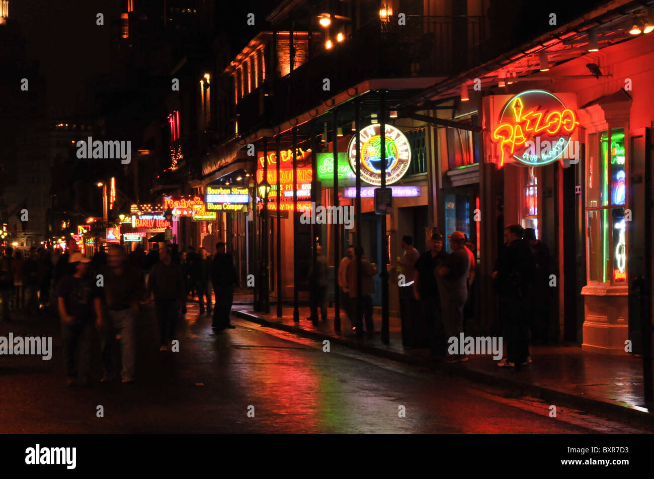Bourbon street new orleans people night Banque de photographies et d