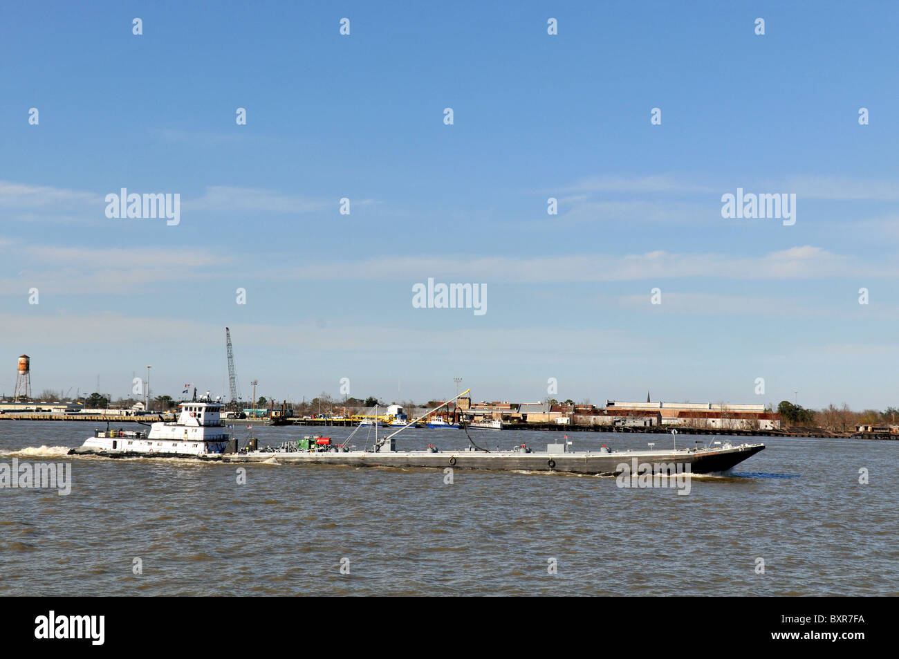 Remorqueur poussant barge, Mississippi, New Orleans, Louisiane Banque D'Images