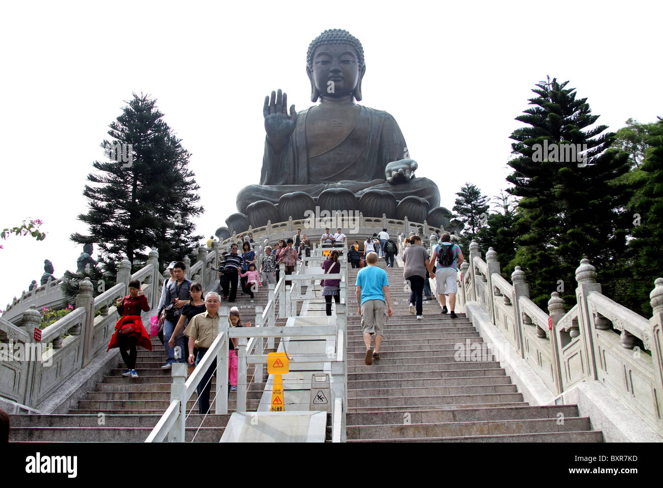 La statue du Grand Bouddha Tian Tan sur l'île de Lantau à Hong Kong, Chine Banque D'Images