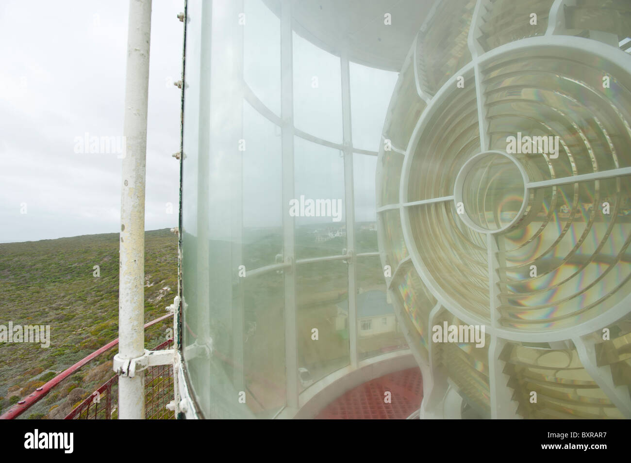 La lentille de Fresnel phare du cap des aiguilles à l'extrême sud de la point de l'Afrique, Afrique du Sud, d'Overberg Banque D'Images