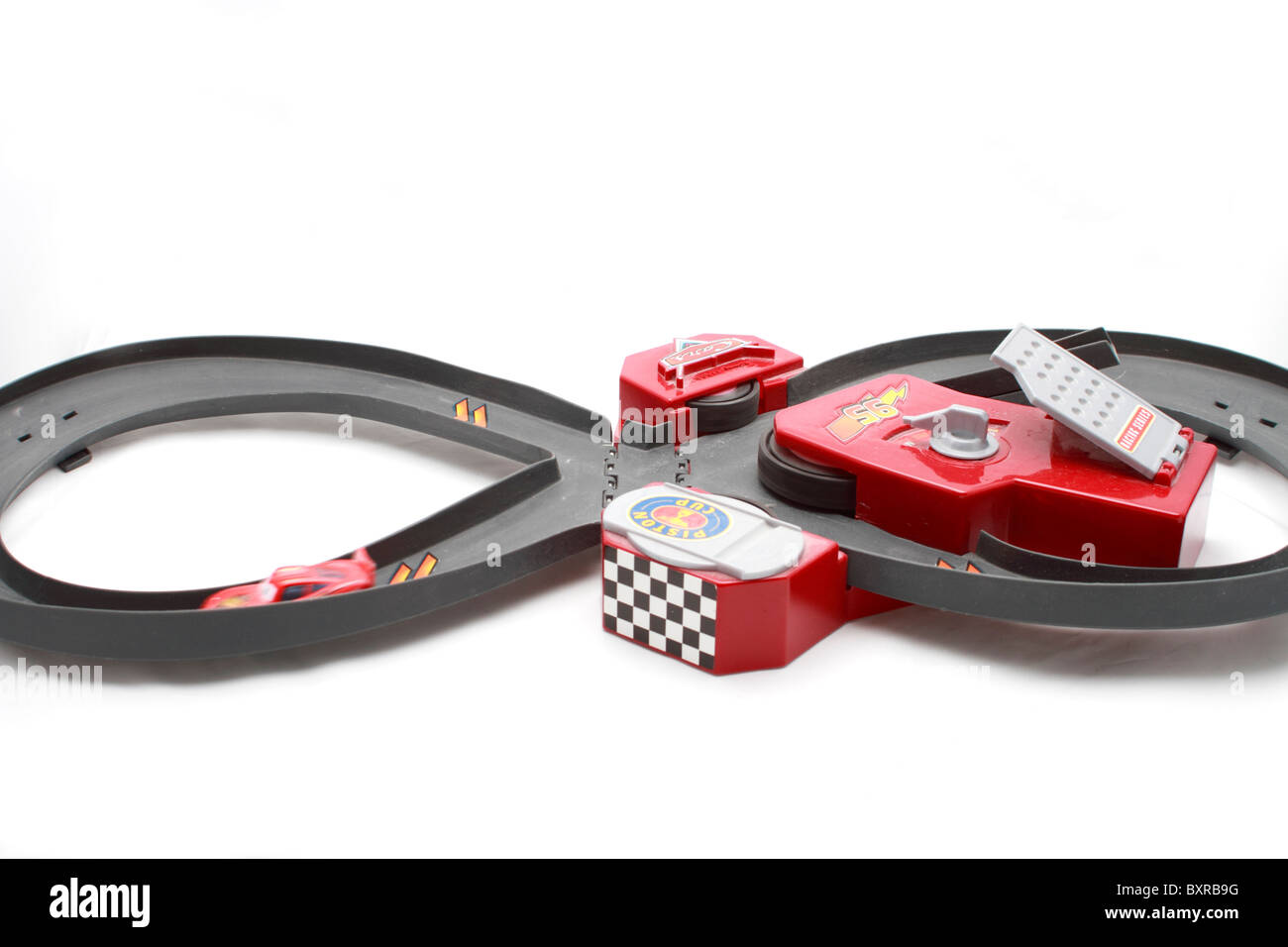 Lightning McQueen et alimenté par batterie de voiture de course jouet circuit basé sur le film de Pixar Walt Disney du même nom Banque D'Images