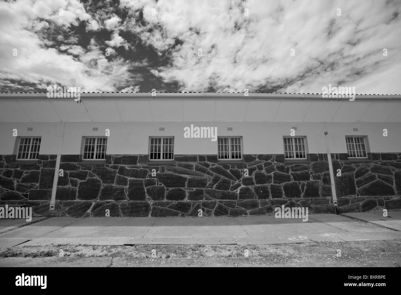Ancienne prison Wing et cellules où Nelson Mandela a eu lieu, vu de la Cour d'exercice à Robben Island, Cape Town Banque D'Images