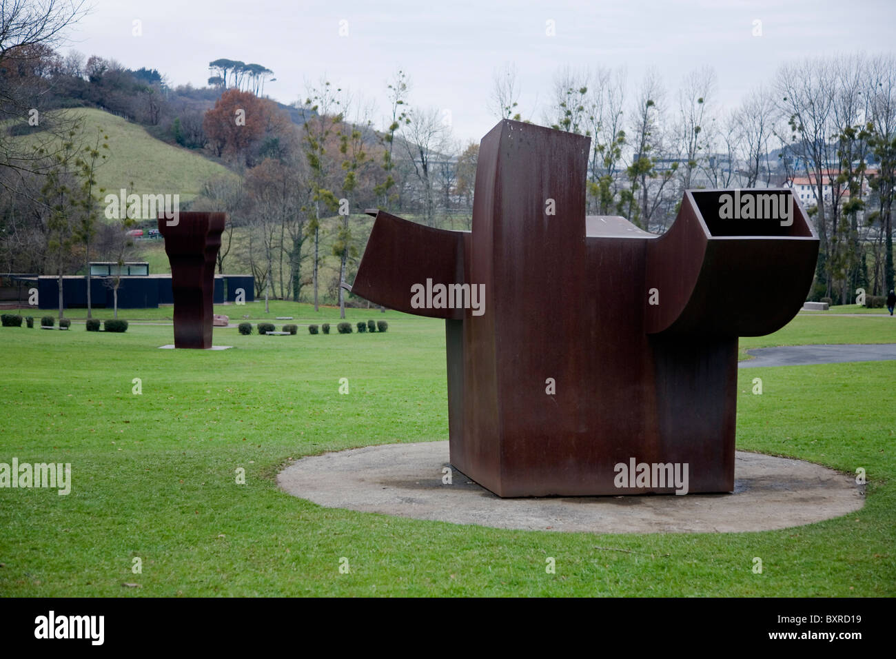 Sculptures dans un jardin. Banque D'Images